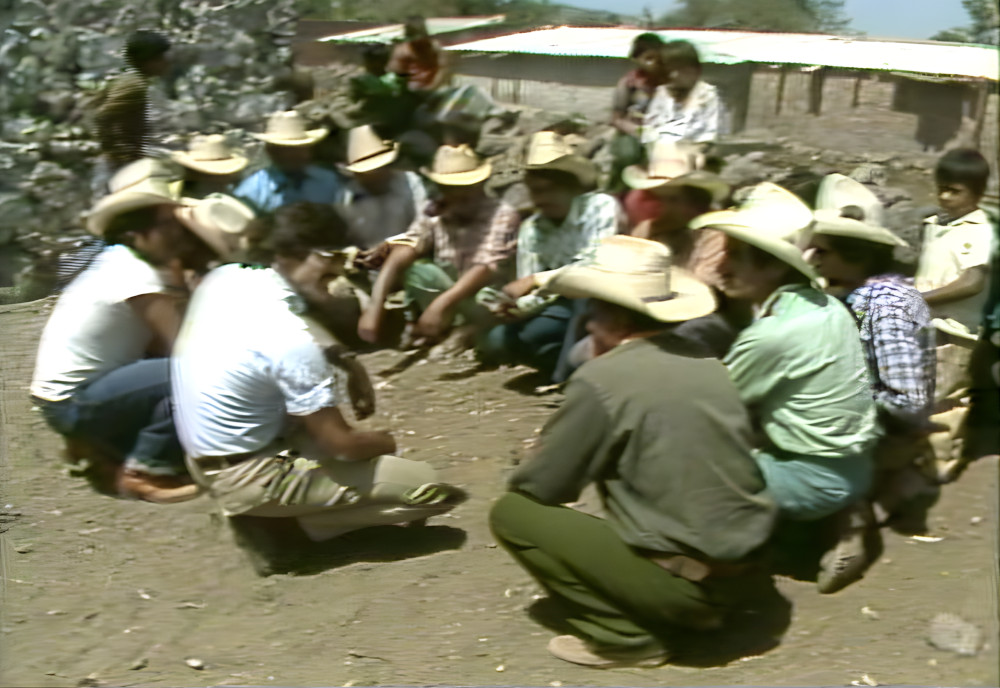 Geraldo with migrants